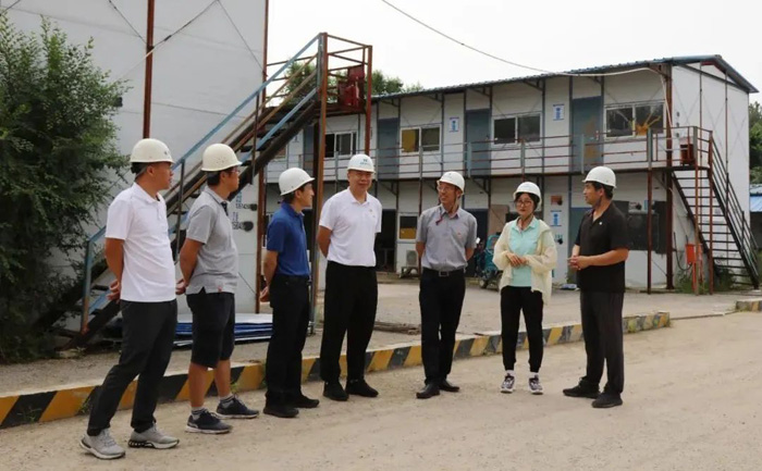 向高溫濕熱下奮戰在一線的公司廣大職工道一聲“你們辛苦了”(圖2) 向高溫濕熱下奮戰在一線的公司廣大職工道一聲“你們辛苦了”(圖2)