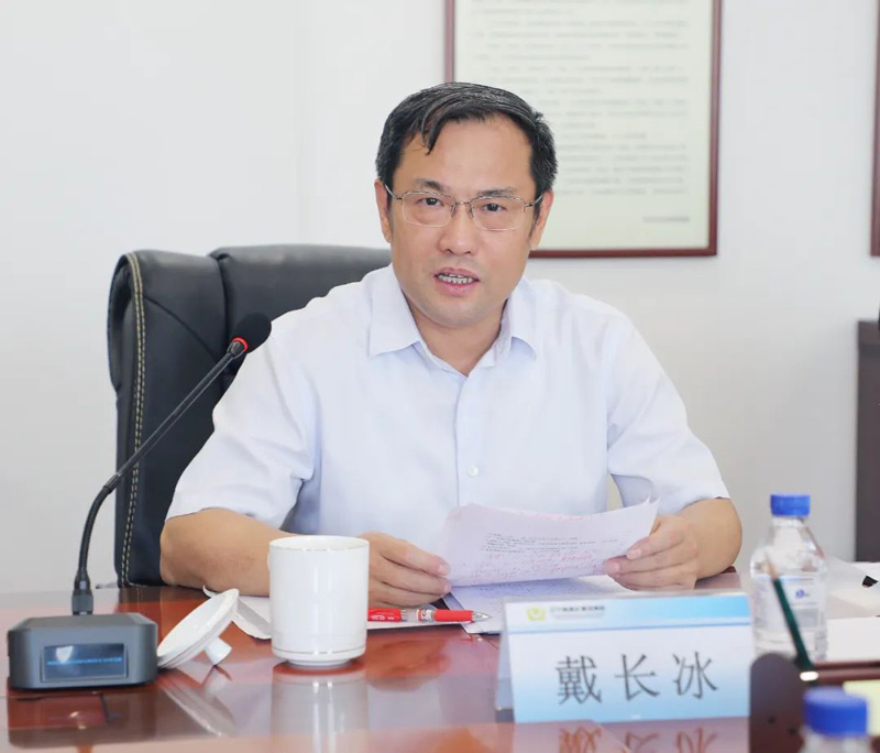 戴長冰出席“中國夢·勞動美——喜迎二十大解放思想再出發”讀書征文活動頒獎儀式同獲獎代表座談(圖2) 戴長冰出席“中國夢·勞動美——喜迎二十大解放思想再出發”讀書征文活動頒獎儀式同獲獎代表座談(圖2)